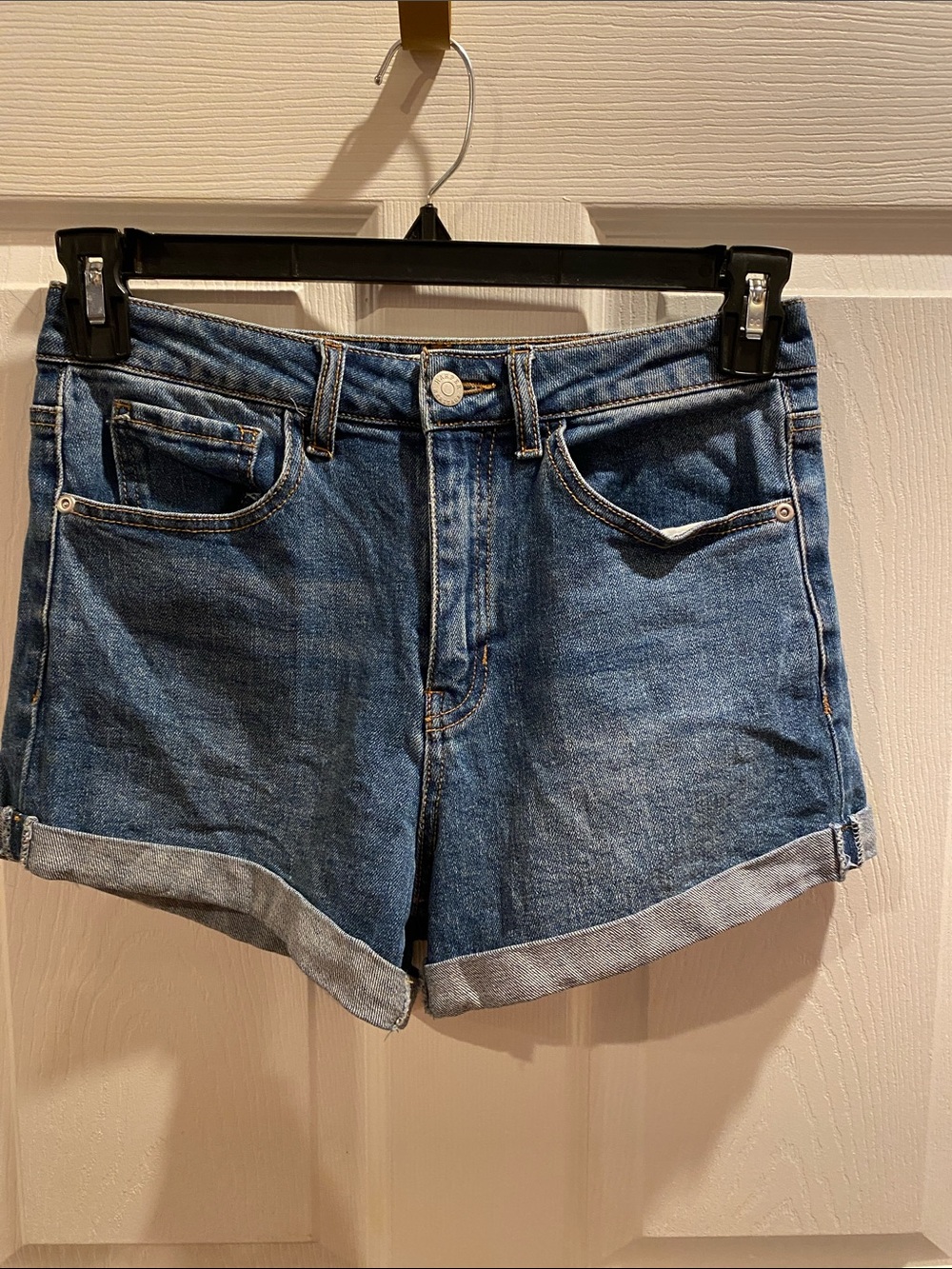 Women's Cuffed Denim Jean Shorts - Blue size 25
M-28